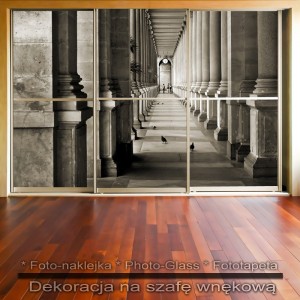 Klumny - dekoracja na szafę