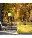 Sypialnia w ciepłych kolorach wzbogacona o fototapetę z drzewami jesienią
