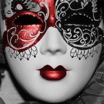 Fototapeta kobieta z maską karnawałową