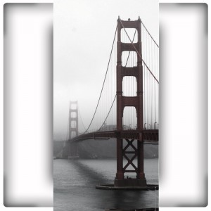 Fototapeta na wąską ścianę Golden Gate we mgle