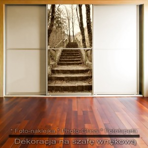 Perspektywa schodów - dekoracja na szafę